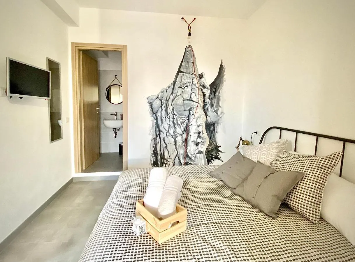 Bedandclimbing Otel Baunei