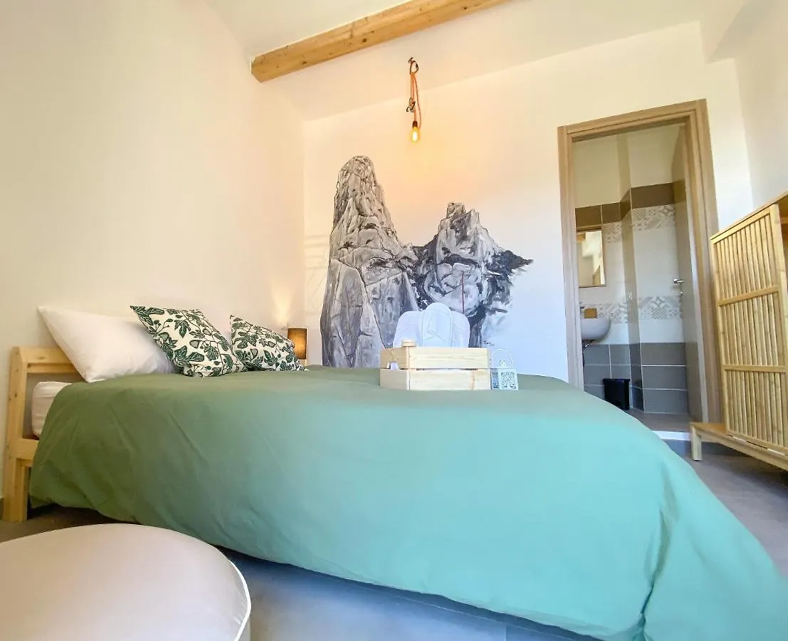 Bedandclimbing Otel Baunei