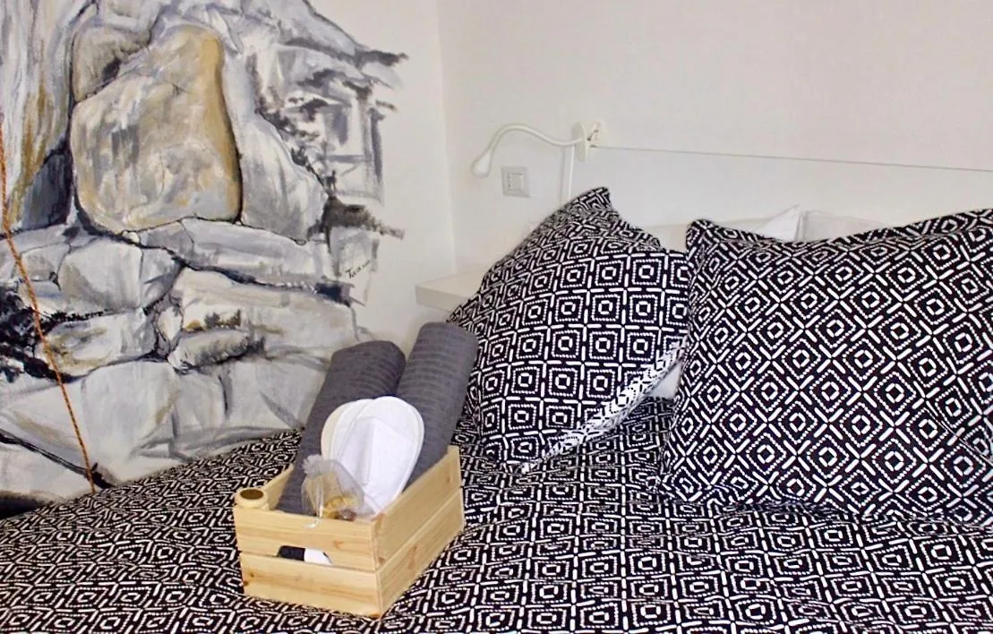 Bedandclimbing Otel Baunei